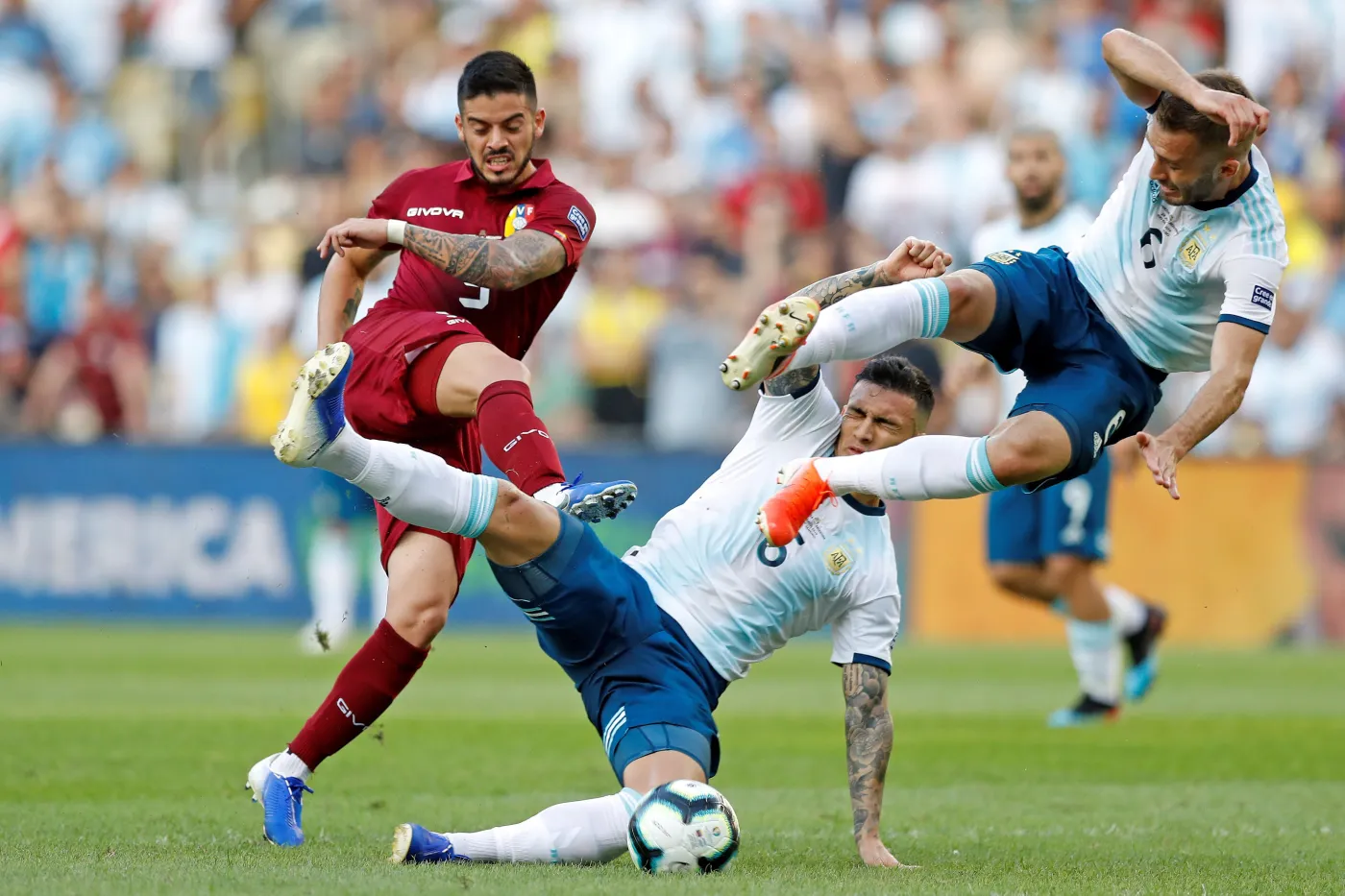 Junior Moreno, Leandro Paredes i German Pezzella