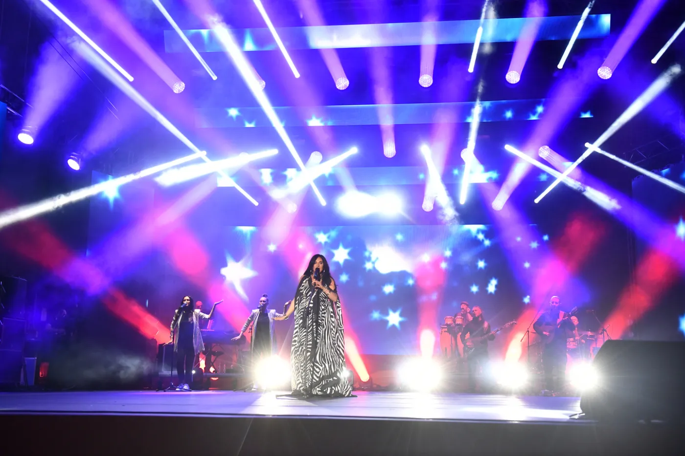 12434972-kayah-scena-glowna-dolna-rowien.jpg