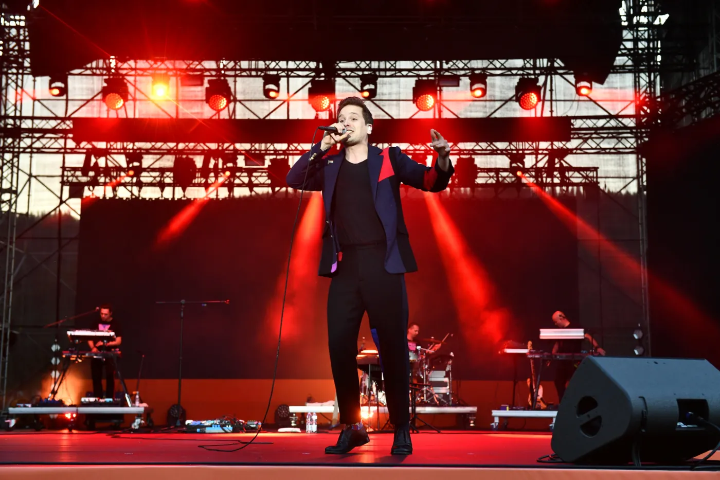 12435034-krzysztof-zalewski-scena-glowna.jpg