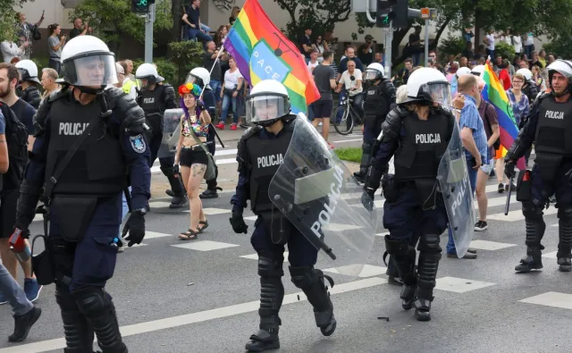 "O krok od pogromu". KPH wzywa PiS i Kościół do przeprosin za "homofobiczny jad" i przemoc w Białymstoku