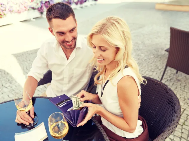 Złoty środek pilnie poszukiwany! TAK zarobki kobiet stresują mężczyzn