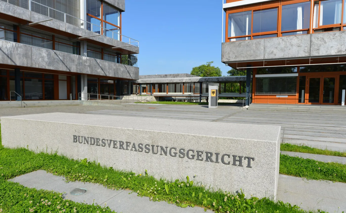 Kontrowersje wokół nowego sędziego niemieckiego TK. "Die Zeit": Sytuacja różni się od tej z Polski