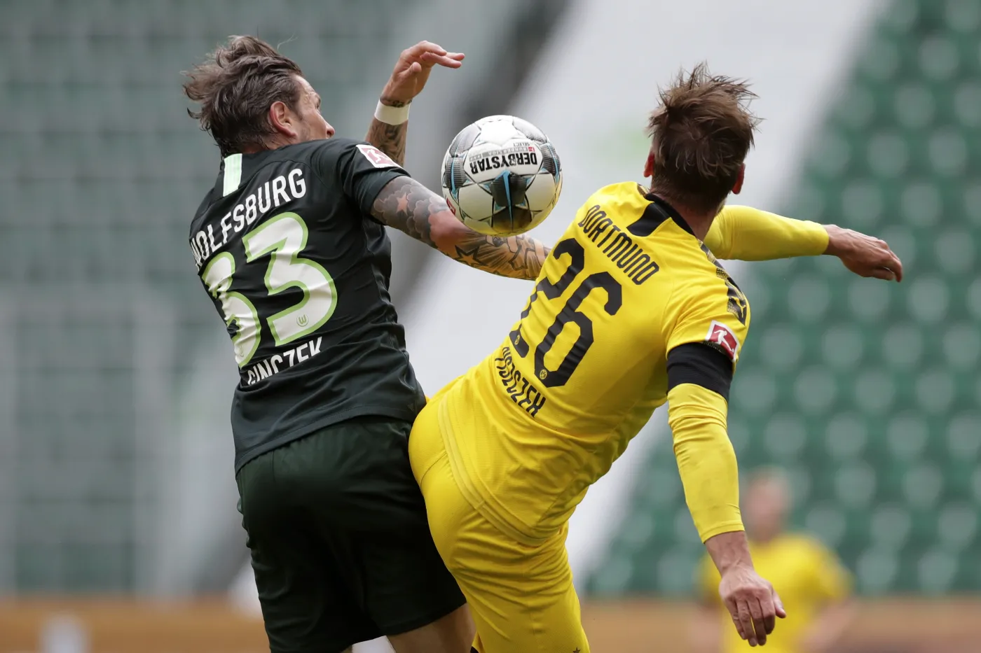 Kapitan Piszczek poprowadził BVB do wygranej. Kibice z kartonu na trybunach w Gladbach