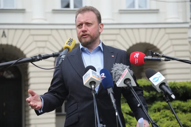 Koniec z noszeniem maseczek? Szumowski: Decyzja w ciągu dwóch tygodni