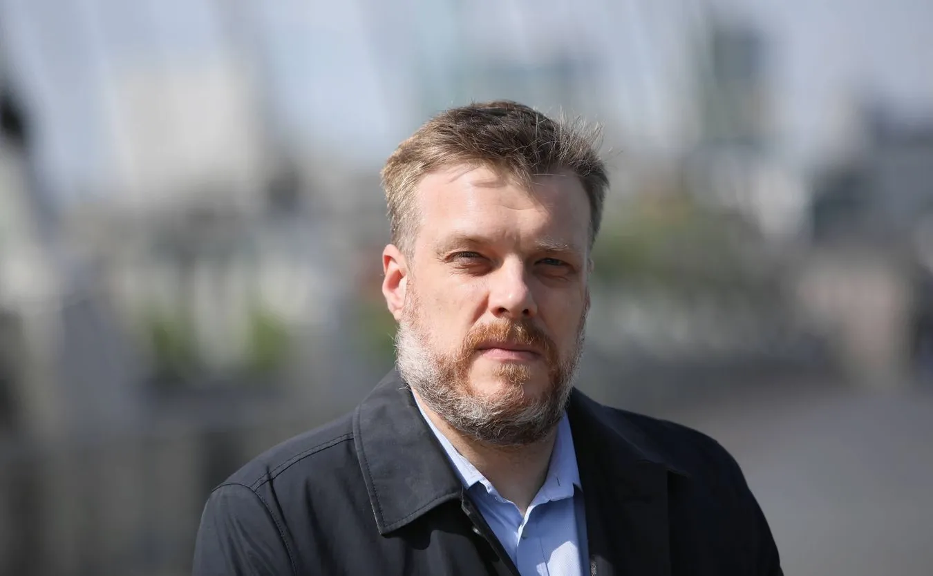 Zandberg zagrał w serialu TVP. "Prowadzę nieformalną edukację seksualną”