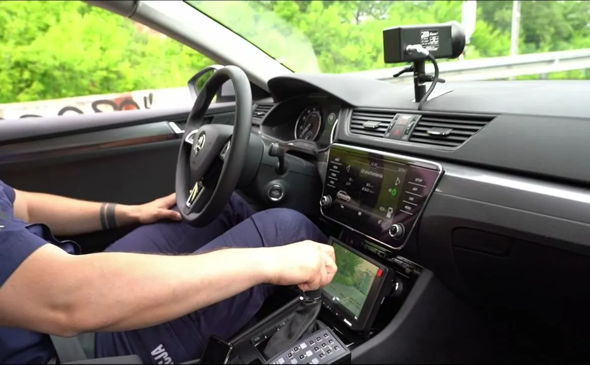 Skoda Superb dla policji wygrała z BMW. "Nowe auta trafią w ręce doświadczonych policjantów z Grupy SPEED"