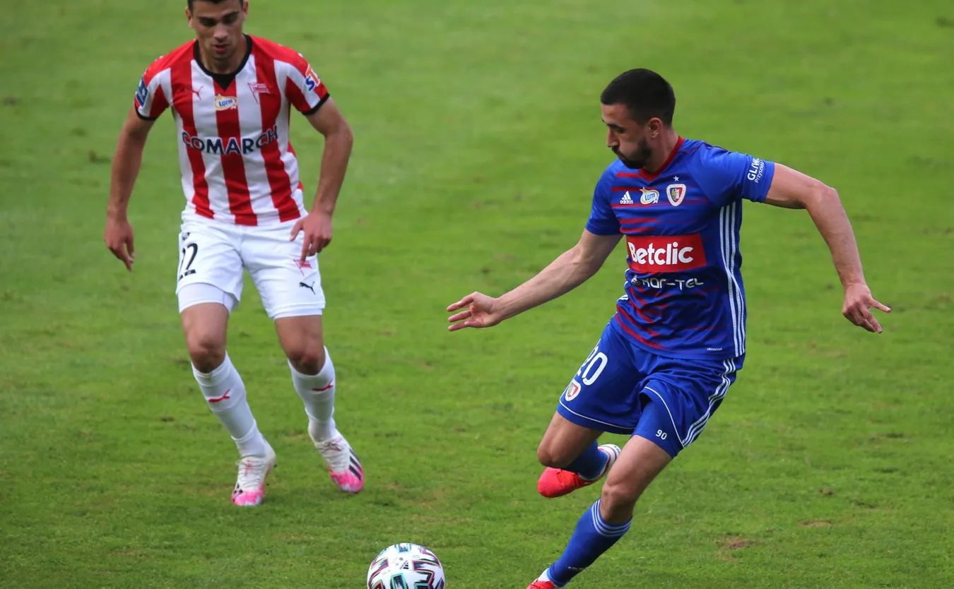 Puchar Polski: Obrońca trofeum kontra debiutant w finale. Lechia czy Cracovia?