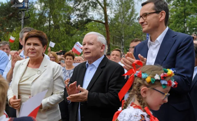 Morawiecki wygrywa z Kaczyńskim w walce o premierostwo. NOWY SONDAŻ