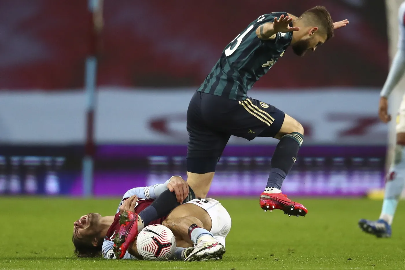 Leeds sprowadziło Aston Villę na ziemię. Asysta Klicha, hattrick Bamforda