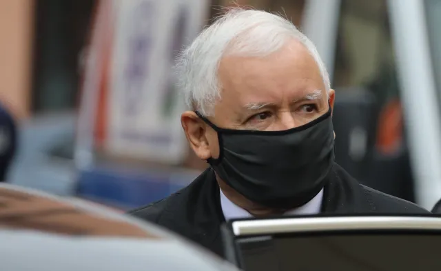 Kaczyński od początku epidemii sukcesywnie podkręca płomień pod polskim kotłem [FELIETON]