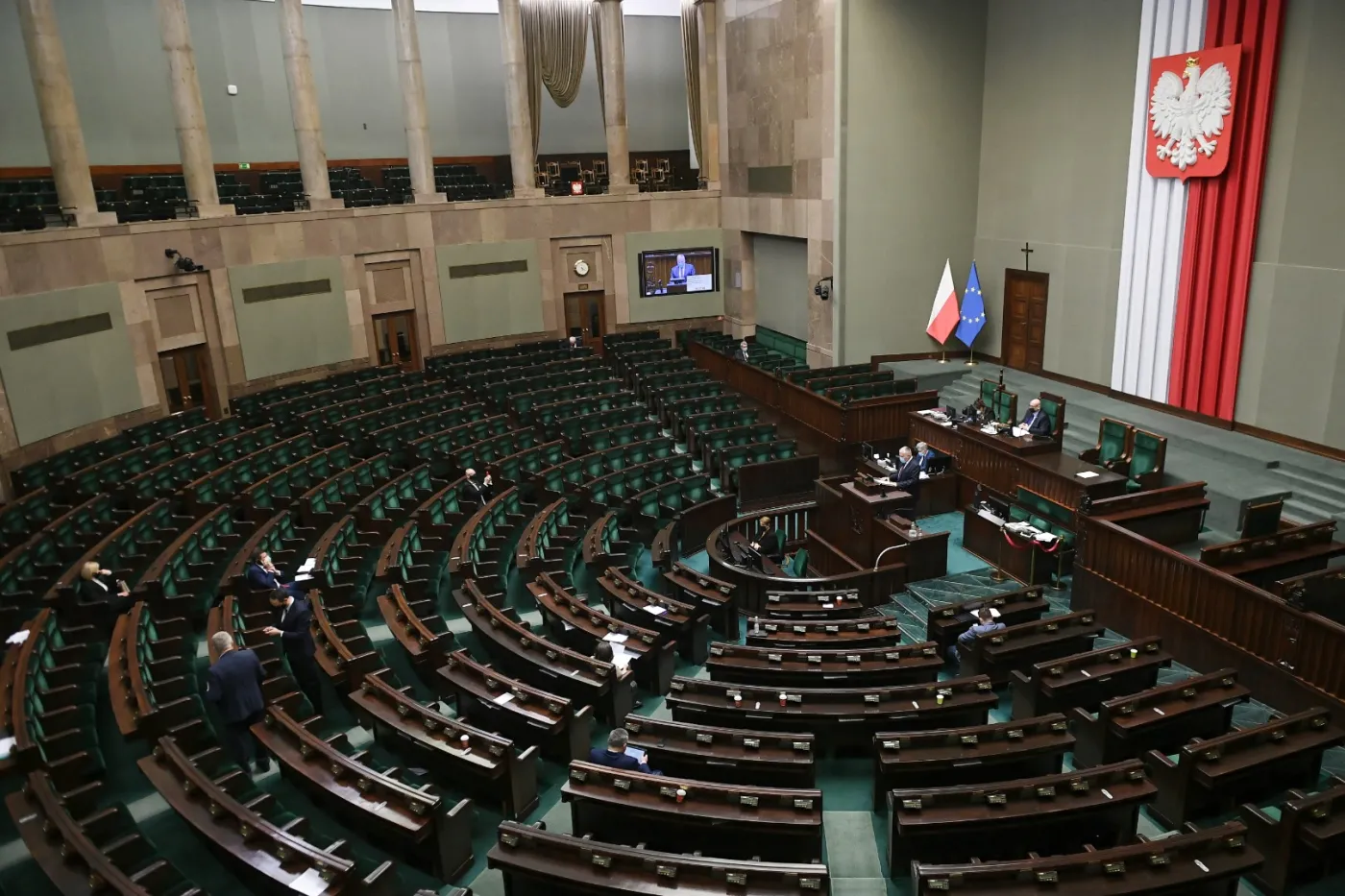 Sejm przez pomyłkę usunął kary "sanepidowskie” za łamanie obostrzeń epidemicznych