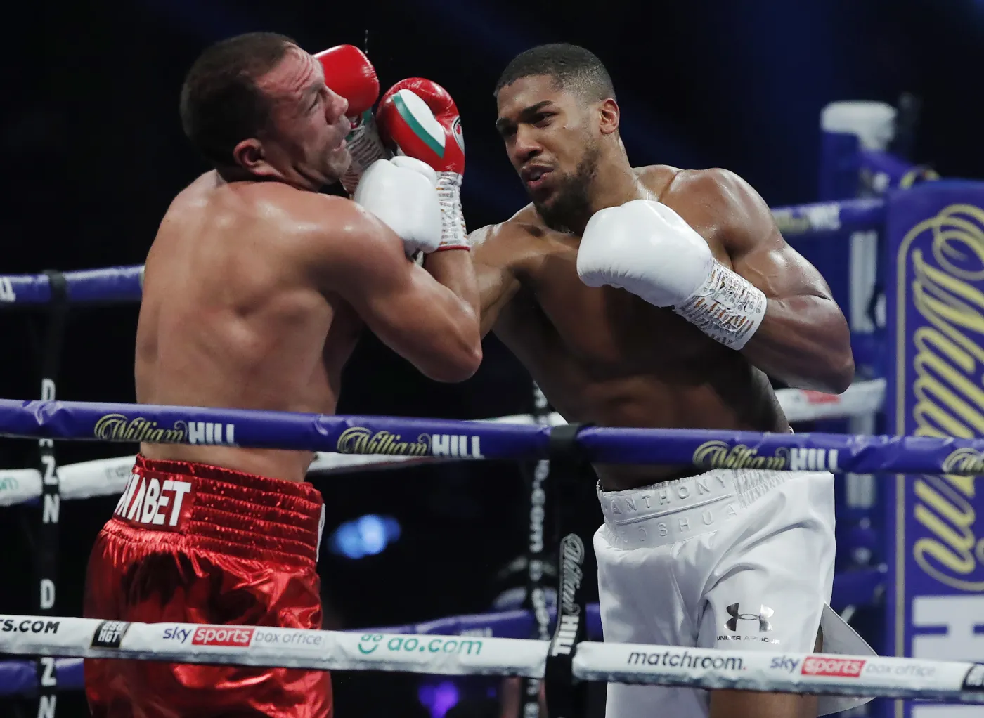 Anthony Joshua znokautował Kubrata Pulewa i zachował trzy mistrzowskie pasy