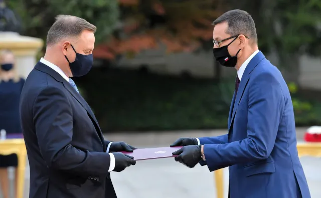 Spadek zaufania do prezydenta i premiera. Duda i Morawiecki z najgorszymi wynikami od lat