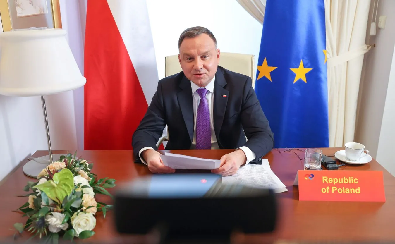 Prezydent Duda rozmawiał z Xi Jinpingiem o chińskich szczepionkach. KOMENTARZ resortu zdrowia