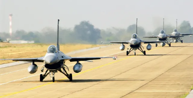"Niepokojące" rozmieszczenie rosyjskich wojsk. Amerykanie przysyłają na ćwiczenia do Polski F-15 i F-16