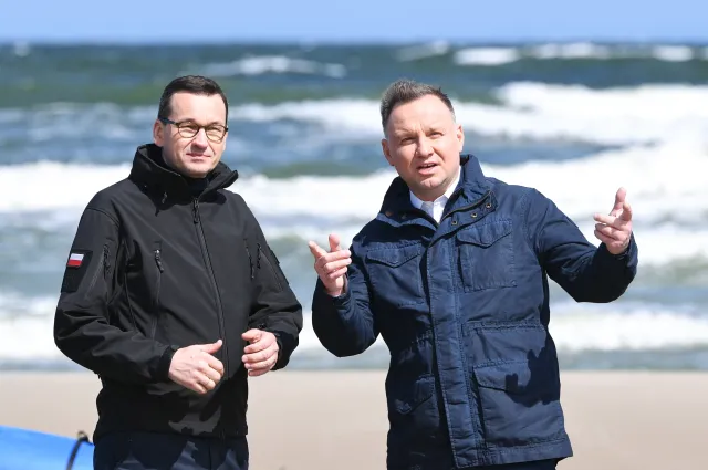 Rośnie poparcie dla prezydenta i premiera. NOWY SONDAŻ