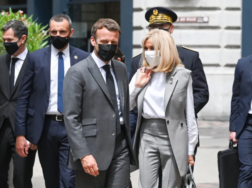 brigitte-macron-emmanuel-macron-37159178.jpg