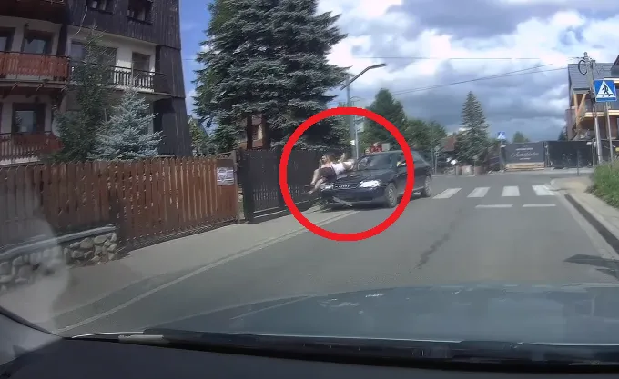 Drastyczny wypadek w Zakopanem. Pieszego wyrzuciło w powietrze