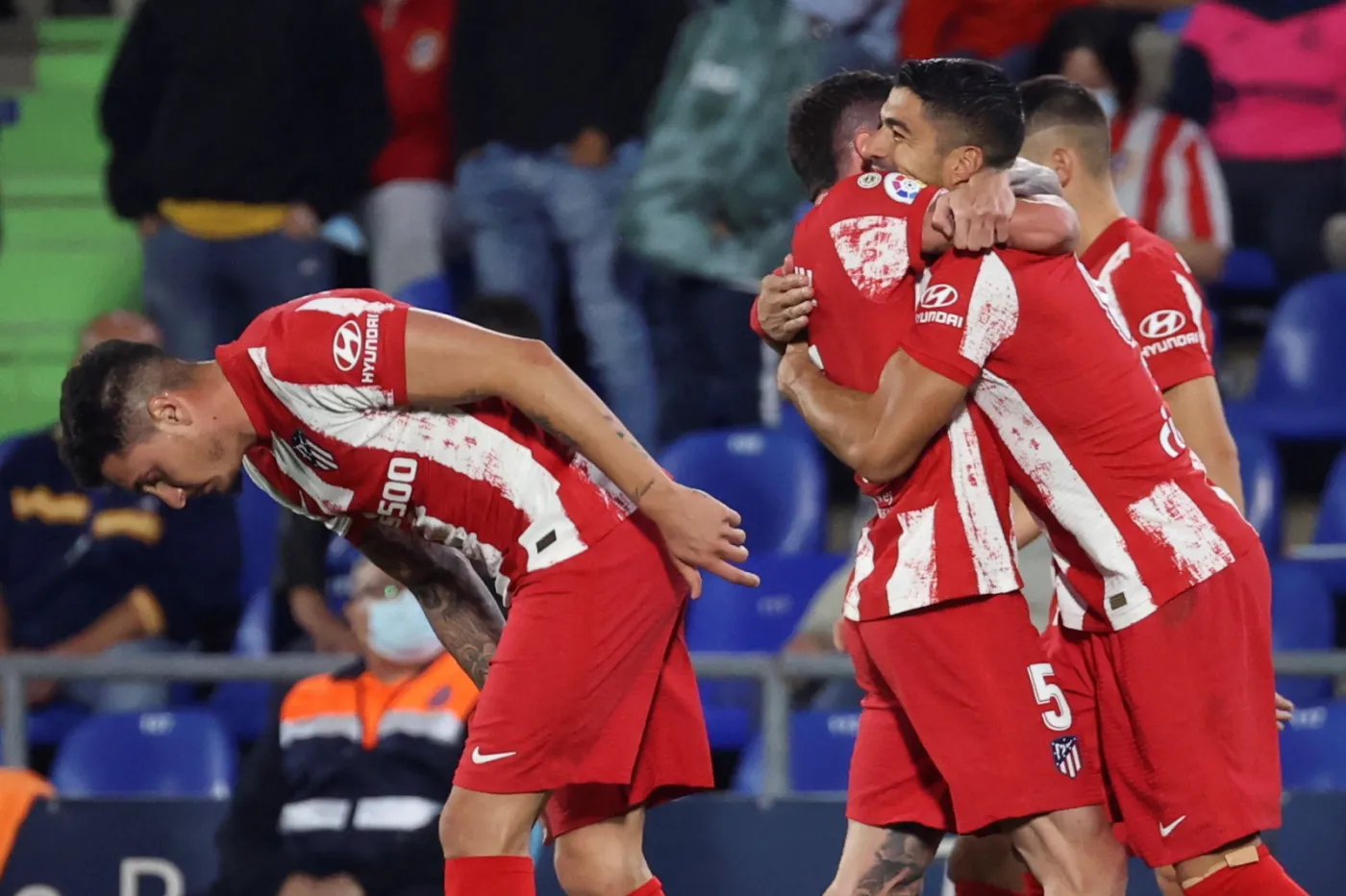 Dwa zabójcze ciosy Suareza i Atletico prowadzi w La Liga