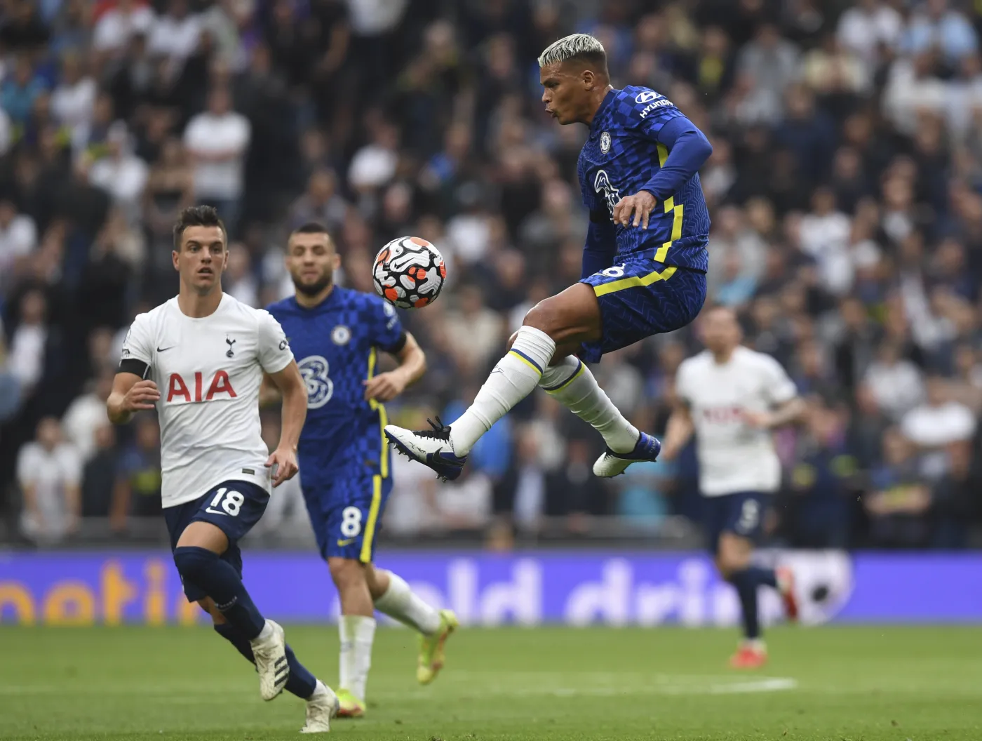Porażka Tottenhamu w derbach. Chelsea i Liverpool ex aequo na pozycji lidera
