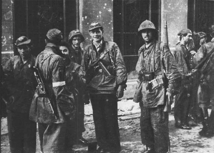 77 lat temu po 63 dniach walki upadło Powstanie Warszawskie