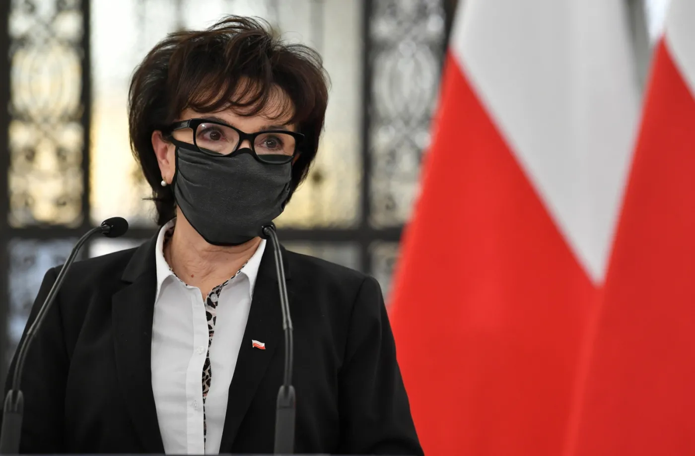 Limuzyna Witek wpadła na czerwonym świetle. "Wyprzedziła Legię i Tuska"