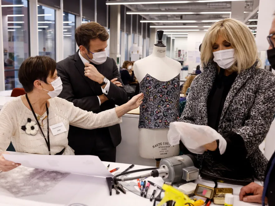 Macronowie zainaugurowali działalność nowej "świątyni" Chanel. FOTO