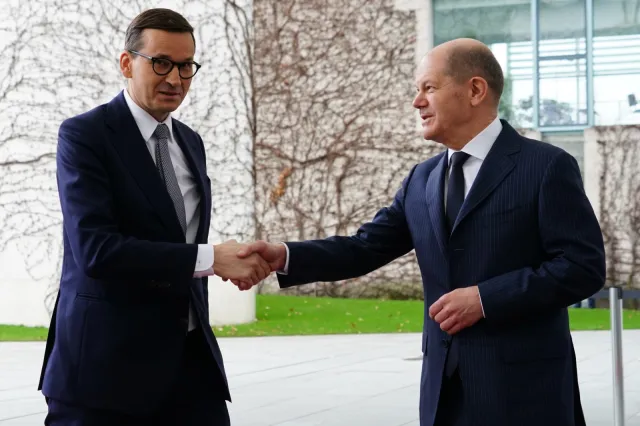 "Sueddeutsche Zeitung": Historyczna decyzja Niemiec pod presją Morawieckiego