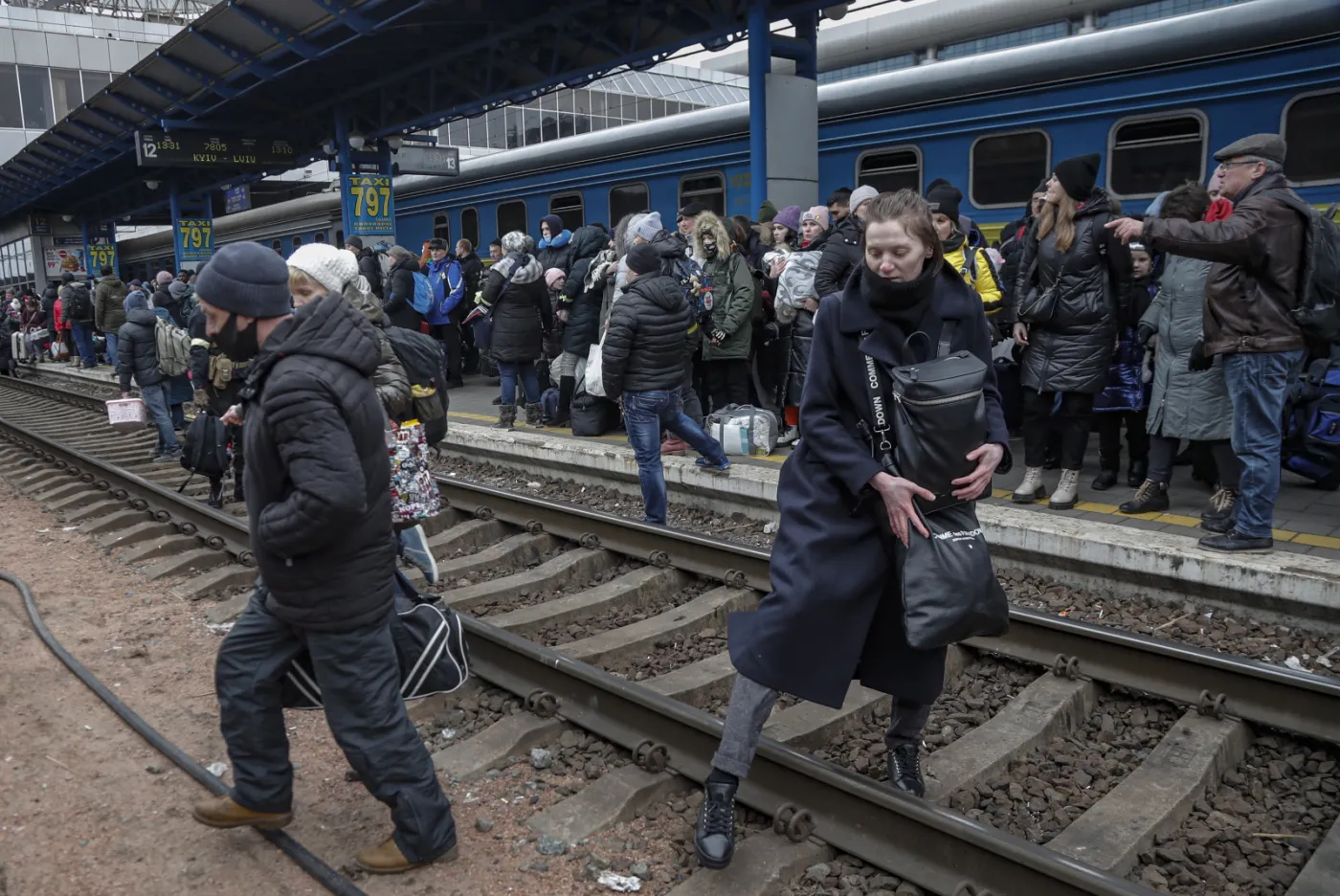 "Słyszysz dźwięk kółek od walizki, a myślisz, że to samolot". Wstrząsająca relacja mieszkanki Irpienia