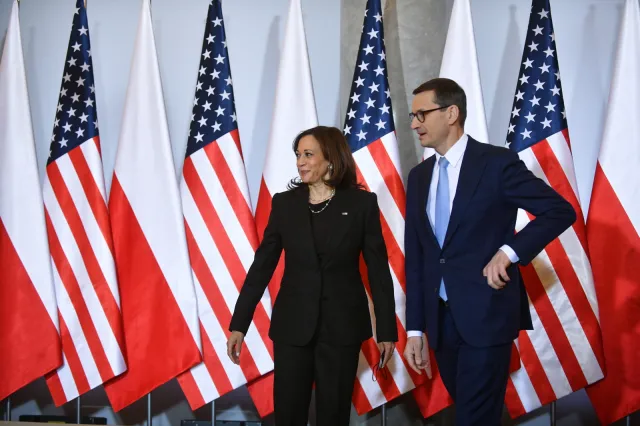"Jesteśmy gotowi, by bronić zasad". Kamala Harris rozmawia z Mateuszem Morawieckim o Rosji i Ukrainie