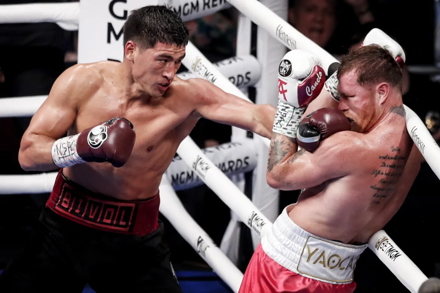 Niespodzianka w Las Vegas. Biwoł pokonał Alvareza i obronił pas WBA