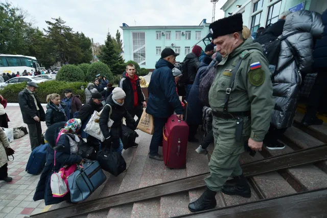 "Rosjanie przebierają się w cywilne ubrania. Przygotowują Chersoń do walk ulicznych"