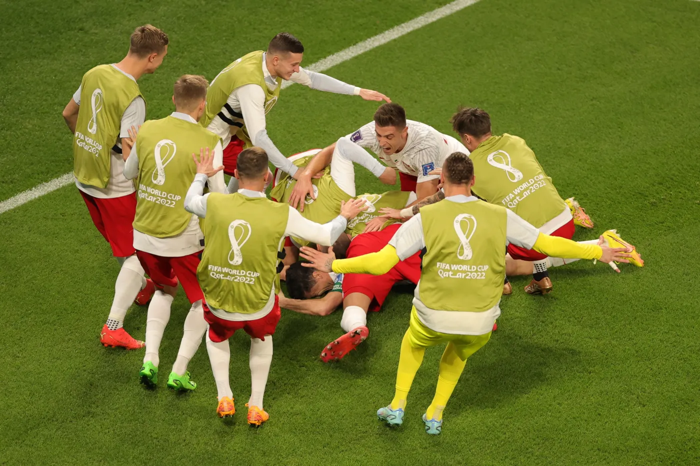 Nawet porażka może dać Polakom awans. Mogą zdecydować... kartki