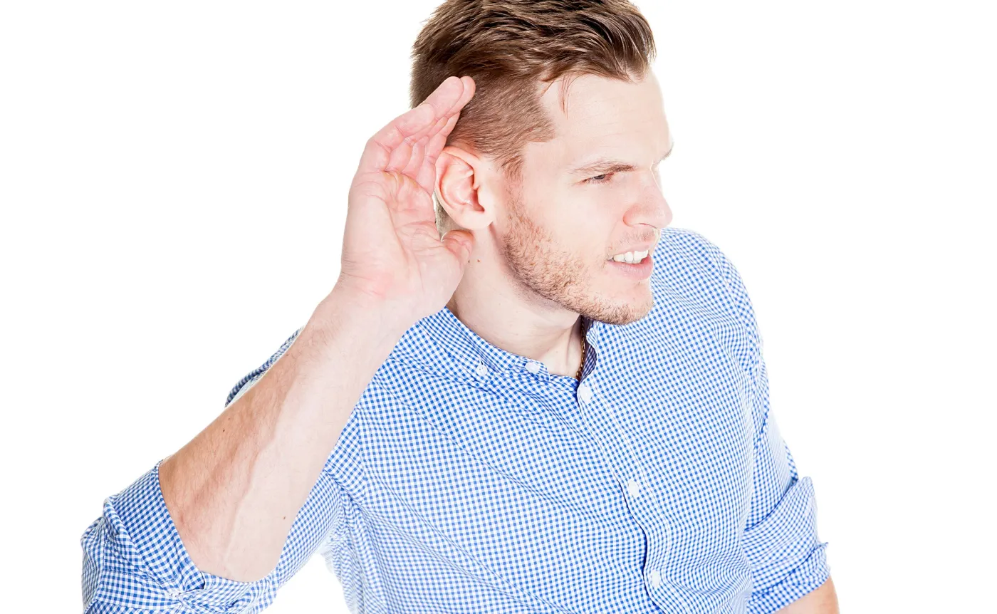 Mężczyzna ma problem ze słuchem
