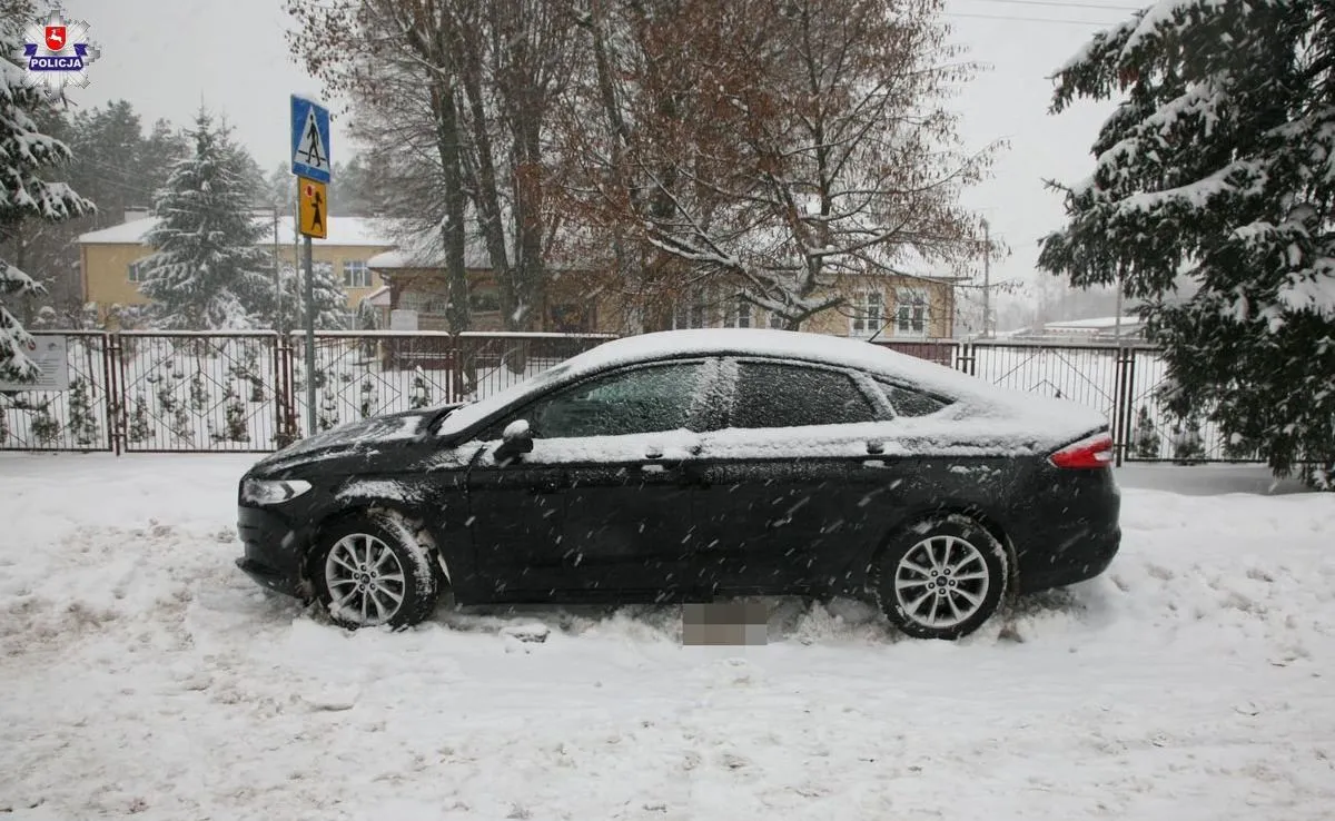 Potrącił 14-latkę na pasach przed szkołą i uciekł. Policja szuka kierowcy