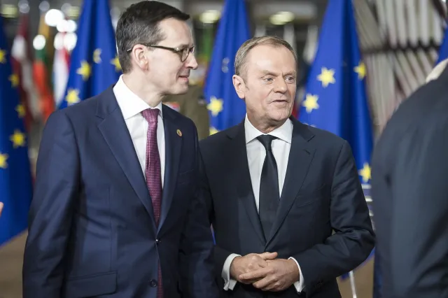 Tusk: Mateusz, wajchę przełóż. Morawiecki odpowiada: Wujek Dobra Rada