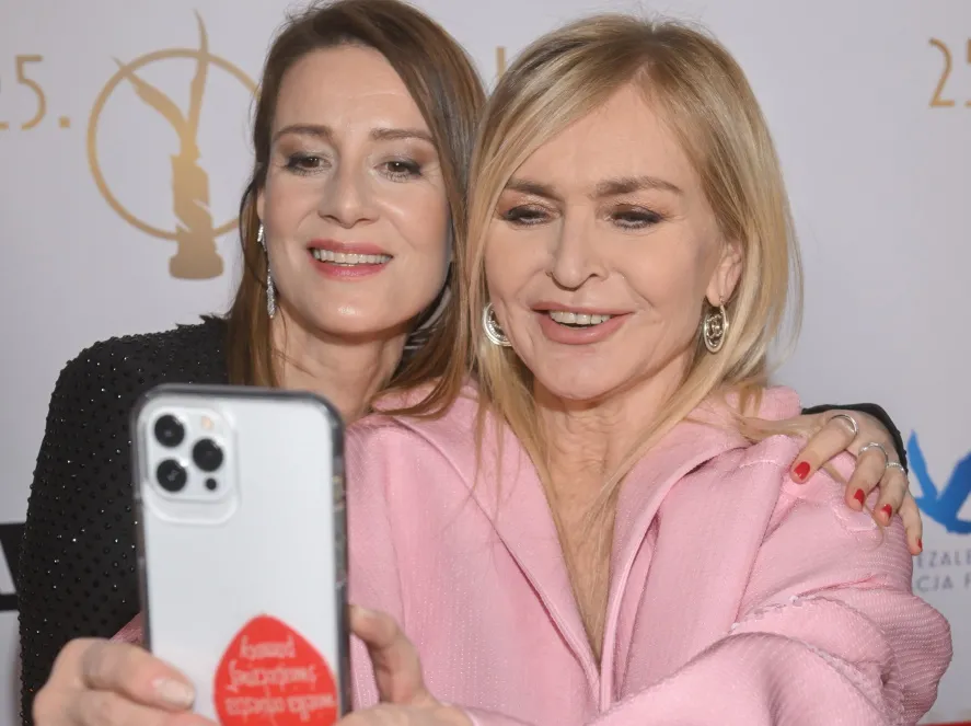 Komentujący nie milkną... Maja Ostaszewska w sukni z "niezapominalnym" wycięciem na gali Orły 2023 [FOTO]