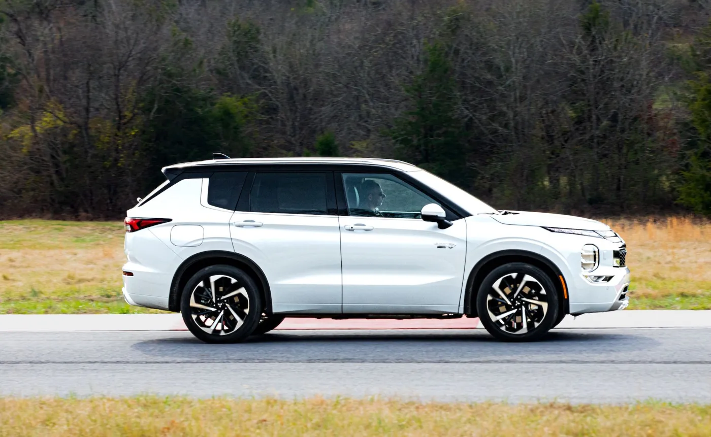 Mitsubishi Outlander PHEV2024