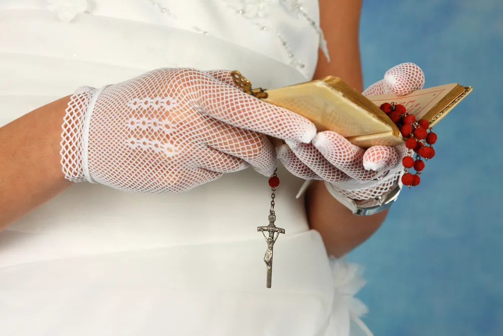 Komunia 2023. Strój, przyjęcie, prezenty... Ile to wszystko kosztuje?