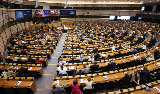 "Te ruskie standardy wprowadza w Polsce PiS". Ostra debata o "lex Tusk" w PE