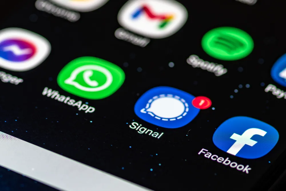 "NYT": FSB ma nowe narzędzia inwigilacji. WhatsApp i Signal nie są już bezpieczne?