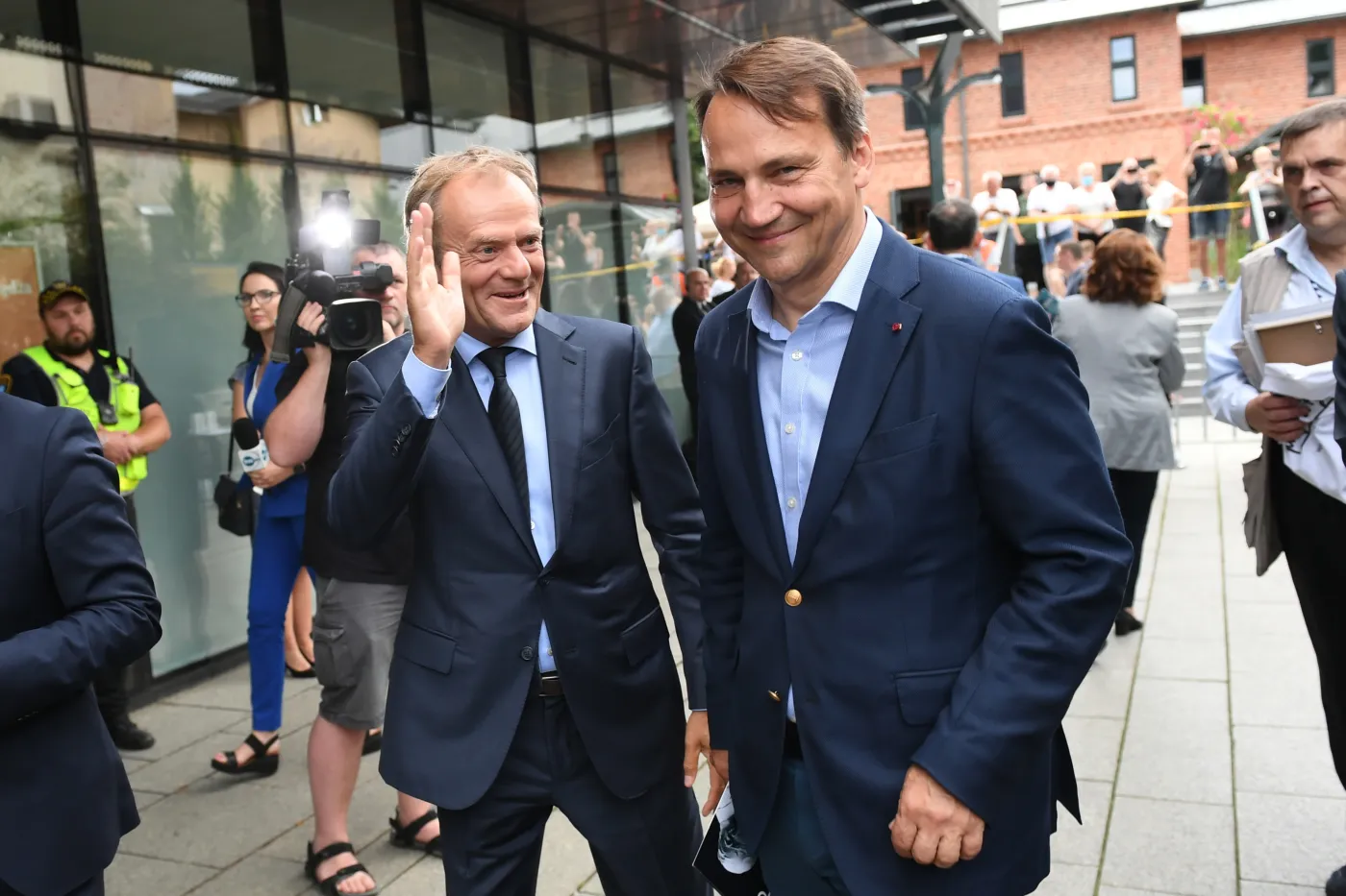 Donald Tusk, Radosław Sikorski
