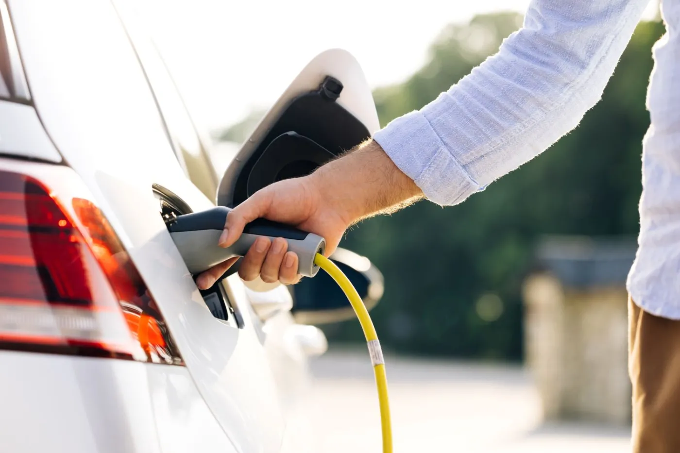 Raport Otomoto: polscy kierowcy chcą kupować używane elektryki, ale rynek na razie świeci pustkami