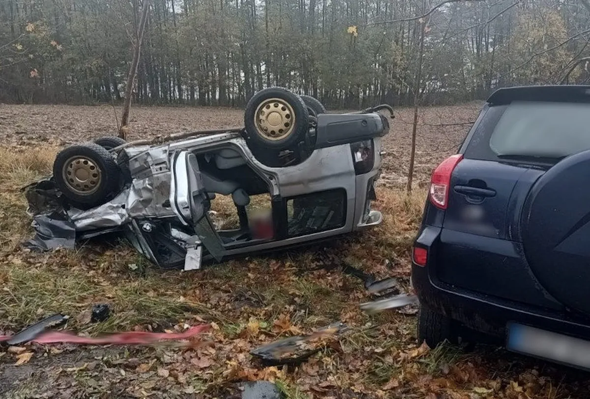 Wypadek w Olsztynie. Pijany i z zakazem zmiótł z drogi Toyotę
