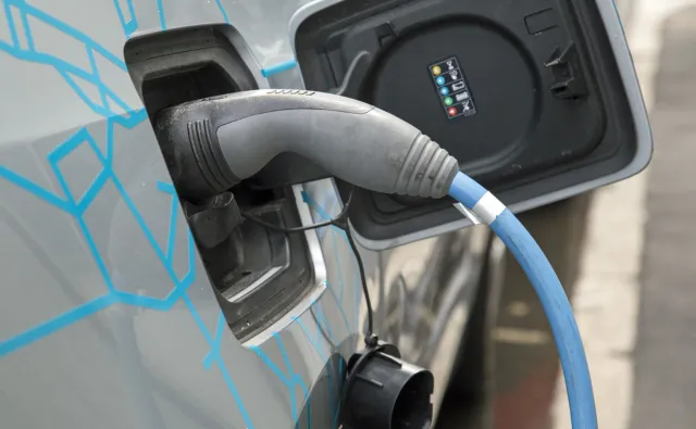 Rząd ogłosił przetarg na 308 aut. Władza chce kupić hybrydy i SUV-y