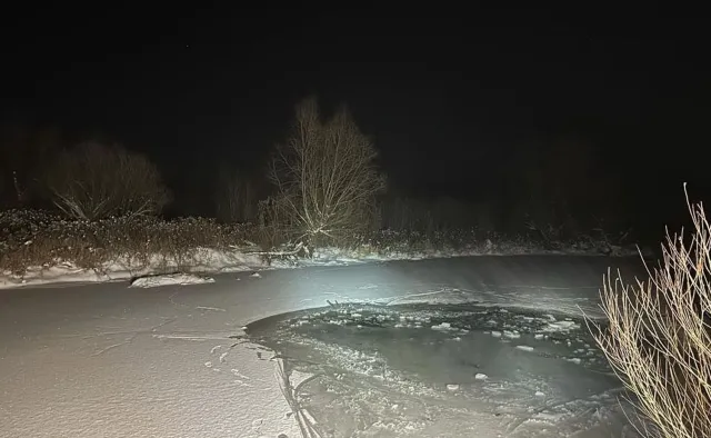 Tragedia na zbiorniku wodnym. Zginął 15-latek, pod którym załamał się lód