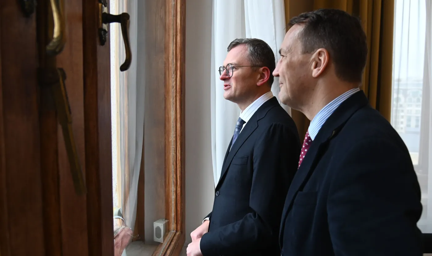 "My w Polsce uważamy, że Rosja powinna przegrać". Pierwsza wizyta zagraniczna Sikorskiego