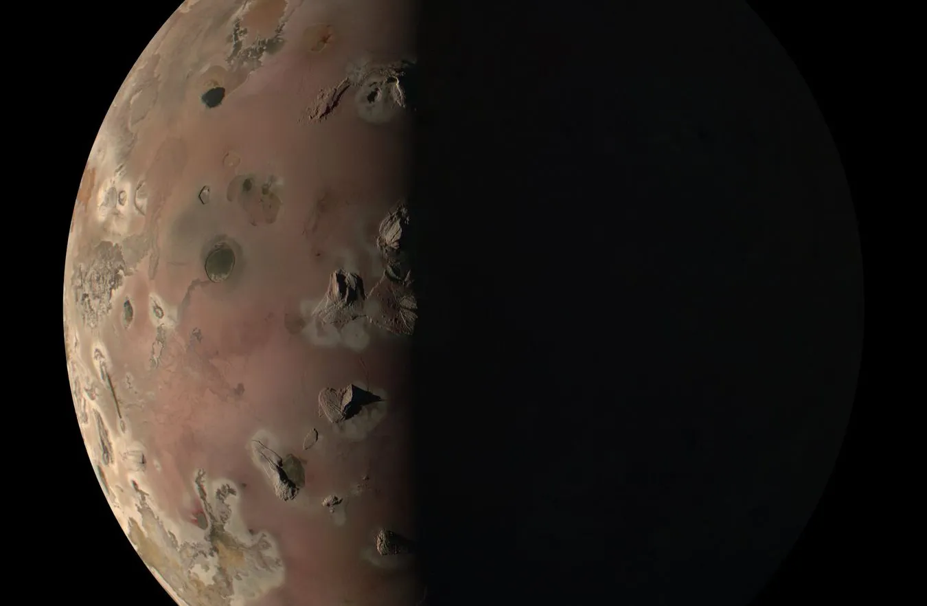 Niesamowita misja NASA. Zdjęcia z sondy Juno zapierają dech