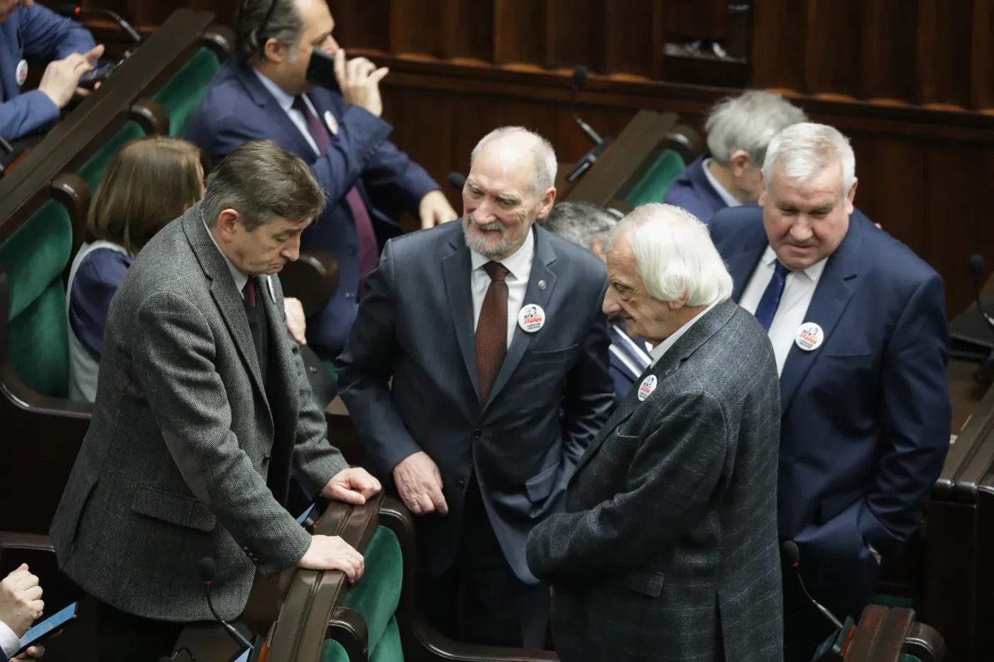 Macierewicz wtargnął na mównicę! Bosak: Państwo już nie są w rządzie