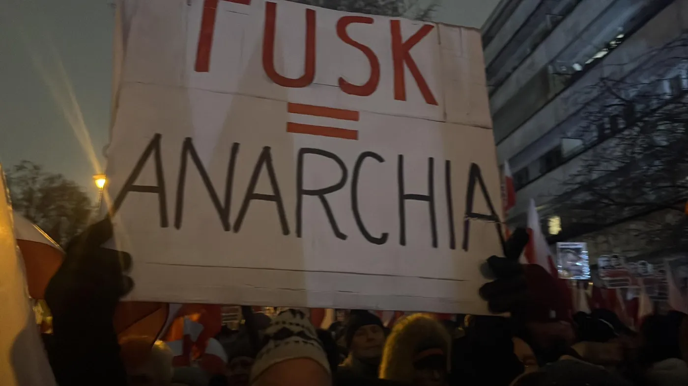 Uczestnicy przynieśli ze sobą także transparenty z hasłami